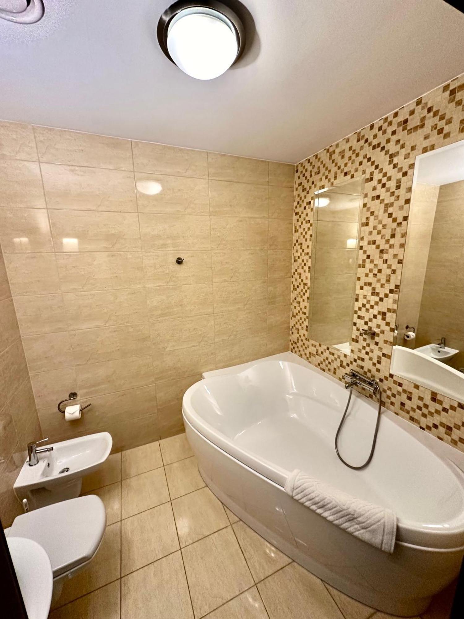 Hotel Pod Debami أوستروف فيلكابورسكي المظهر الخارجي الصورة