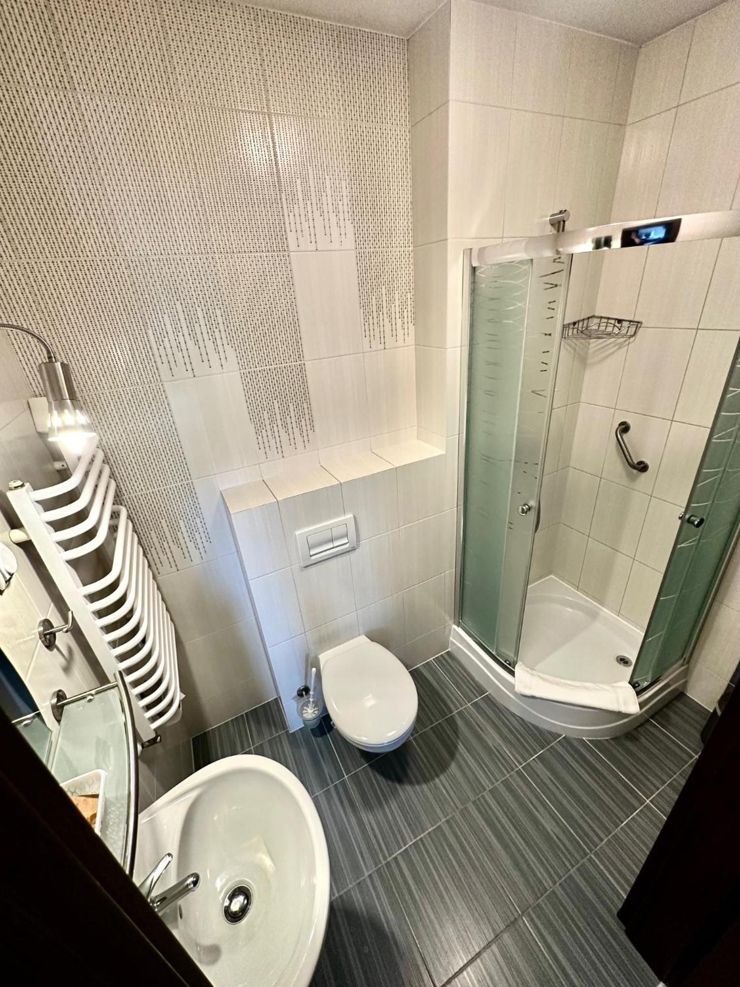 Hotel Pod Debami أوستروف فيلكابورسكي المظهر الخارجي الصورة